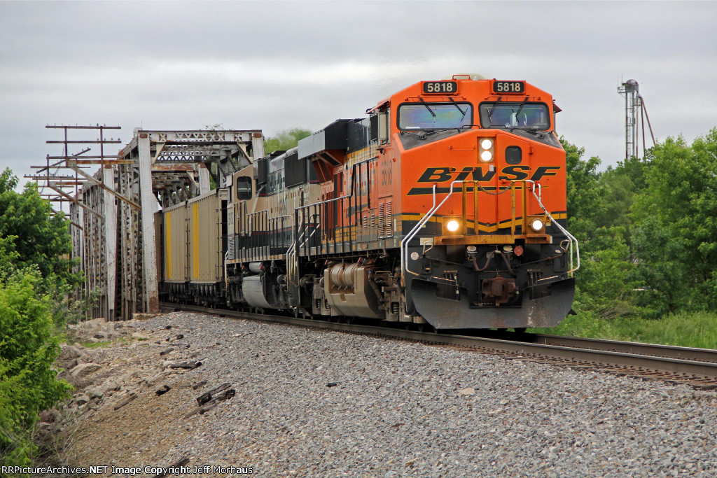 BNSF 5818